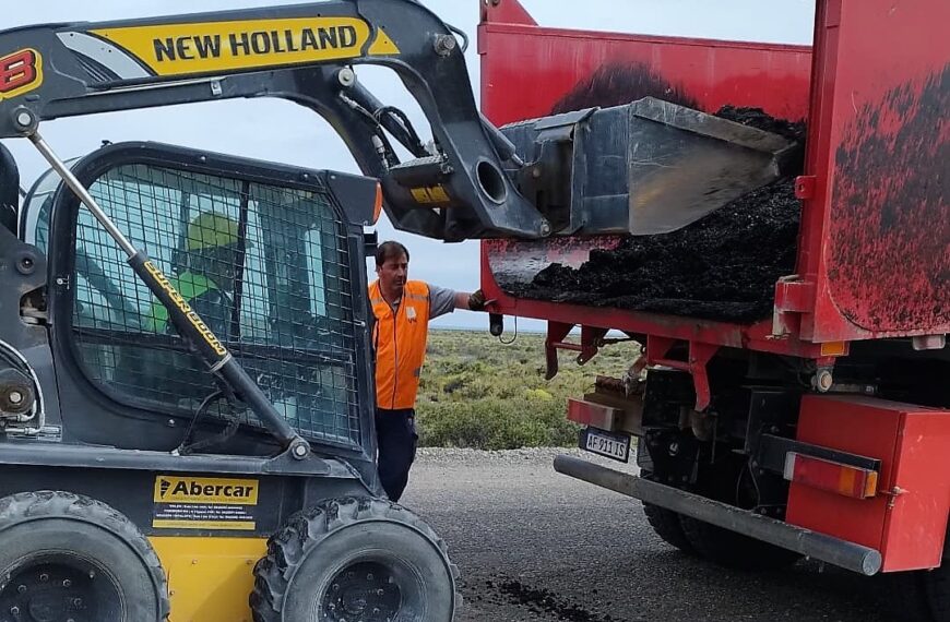 Se realizaron tareas de bacheo en la RN40, en el acceso a Río Mayo