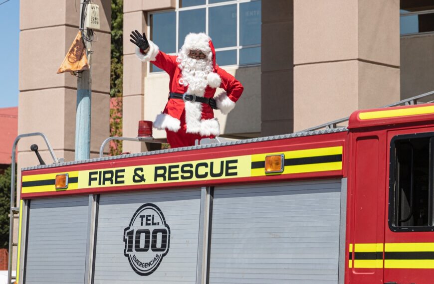 Bomberos se preparan para el recorrido navideño