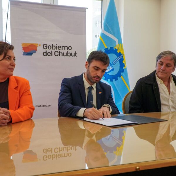Hidrógeno Verde: Torres encabezó la firma de un importante convenio para la transición energética de Chubut