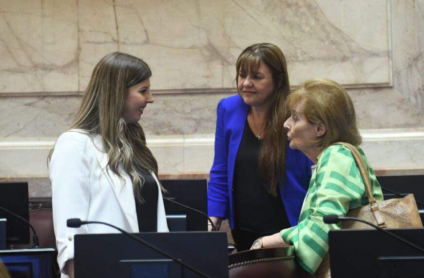 Andrea Cristina: “Apoyamos la suspensión para respetar el debido proceso.”