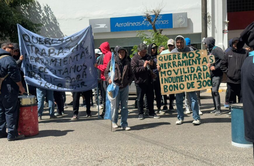 Los becados municipales exigen respuestas