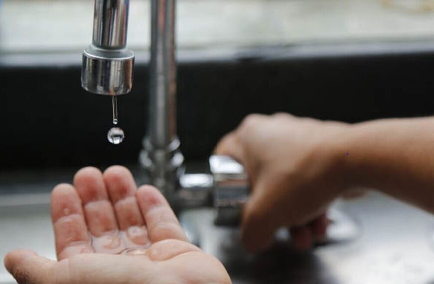 Corte total de agua en Comodoro por la caída de árboles sobre una línea de energía