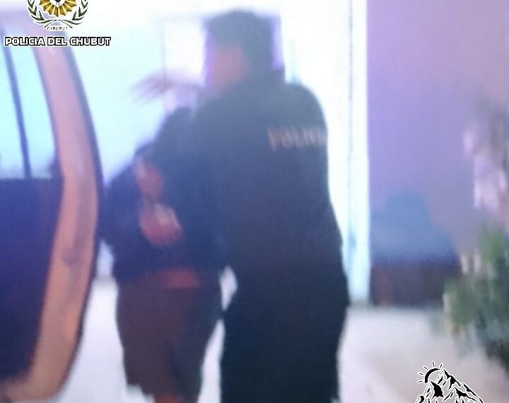 Le pidió el celular para una llamada y se lo robó