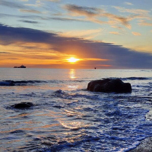 Cielo gris y vientos: lo que nos espera este jueves