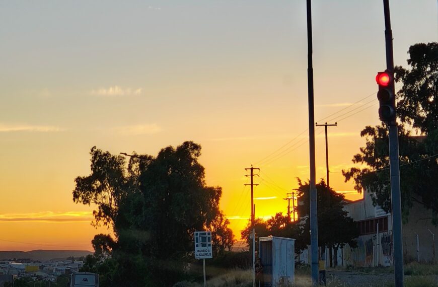 Vientos y cielo algo nublado: así estará el clima