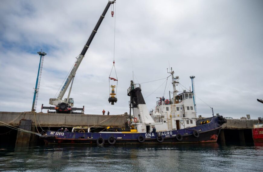 Se instaló una boya oceanográfica “Comodoro II”