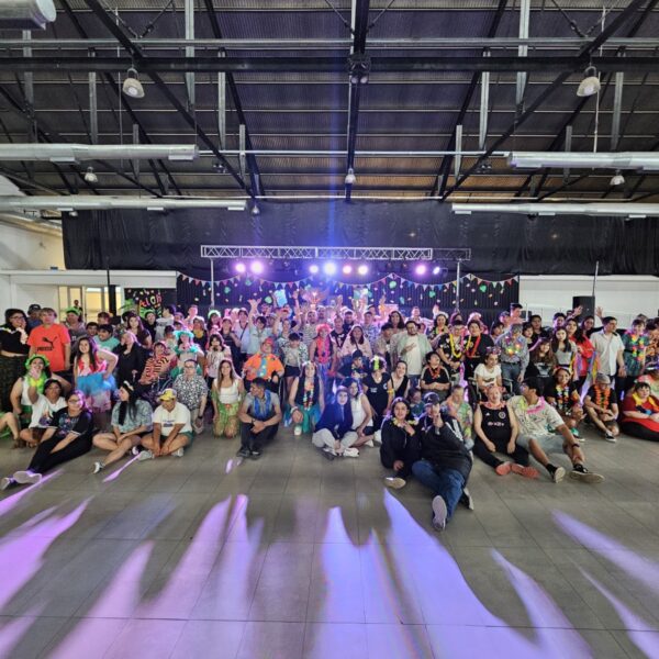 Más de 180 personas participaron de la Fiesta Hawaiana