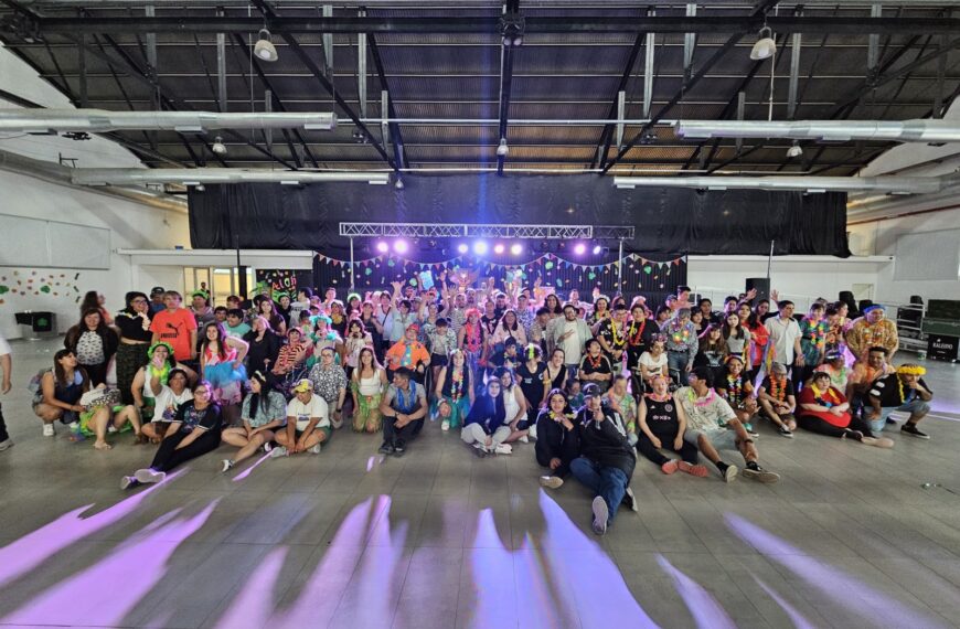 Más de 180 personas participaron de la Fiesta Hawaiana