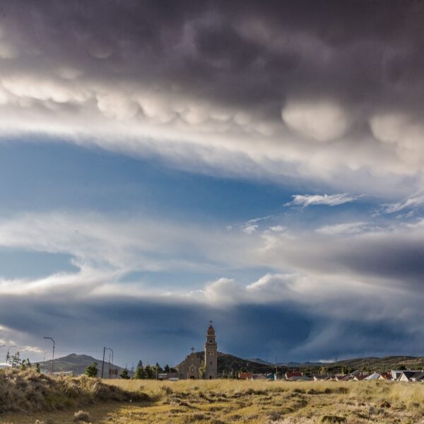 Algo de viento y cielo nublado: Mira el clima