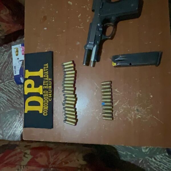 Allanamiento en Comodoro Rivadavia: Secuestro de armas, drogas y herramientas robadas