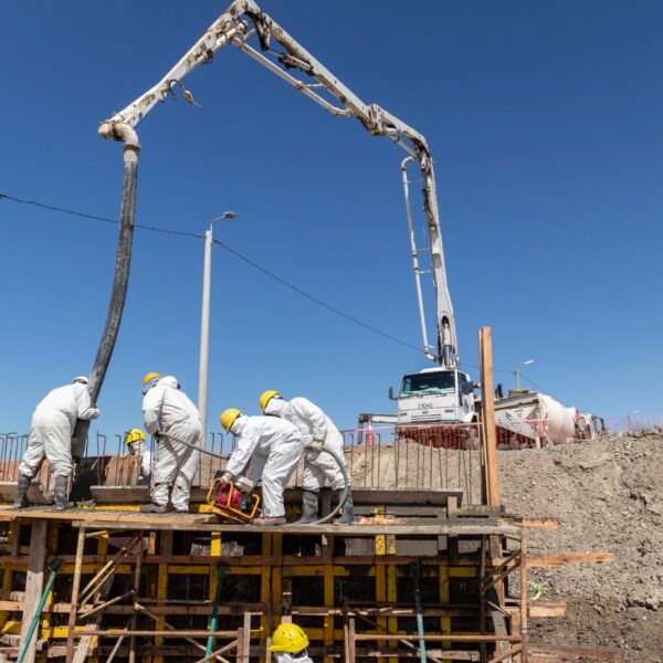 Avanza la construcción del puente peatonal en el barrio La Cantera