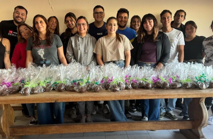 Juventud del PRO Comodoro puso “las manos en el chocolate” y entregará más de 250 huevos de Pascua