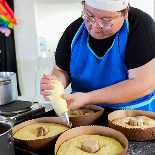 Se concretó un nuevo encuentro del taller “Huevos y rosca de Pascua”