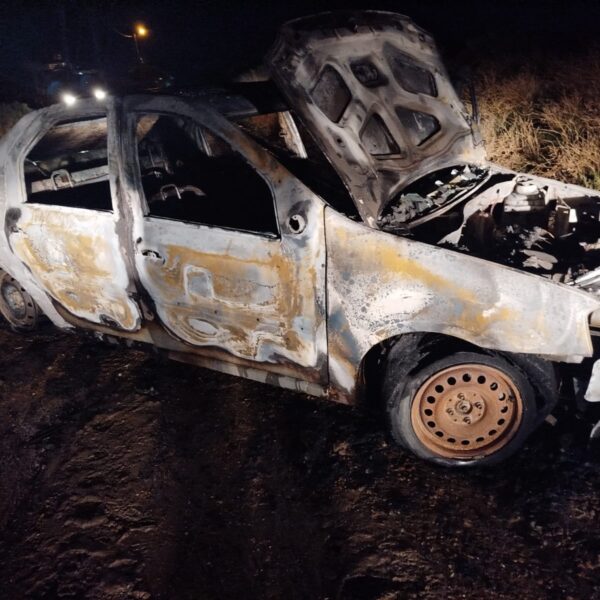 Se le prendió fuego el auto cuando circulaba