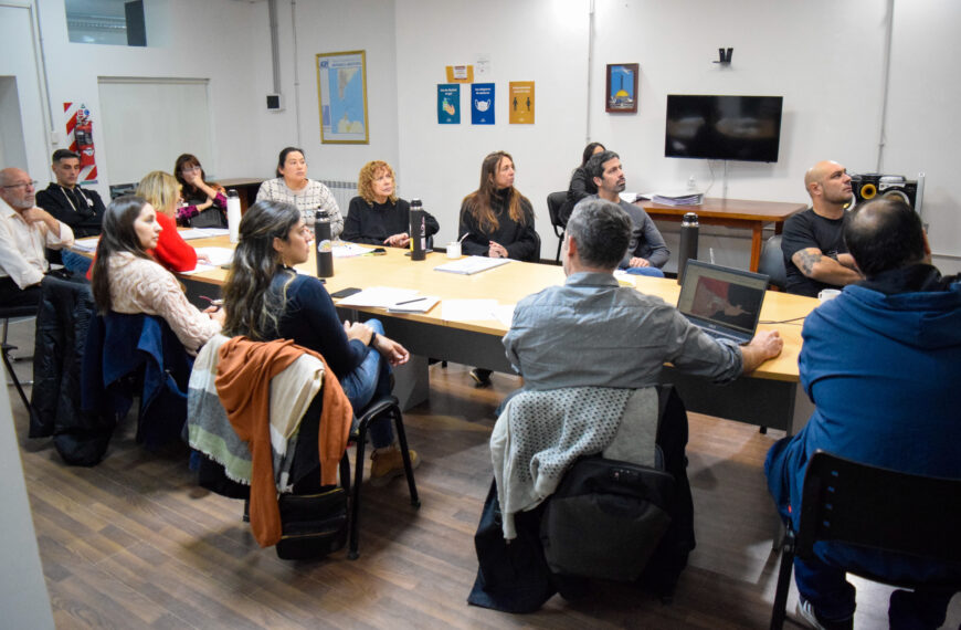 Investigadores de la Universidad exponen propuestas para transformar el transporte público en Comodoro