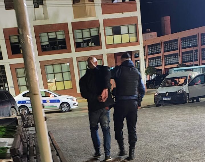 Robó muñecos de colección y fue detenido en la terminal