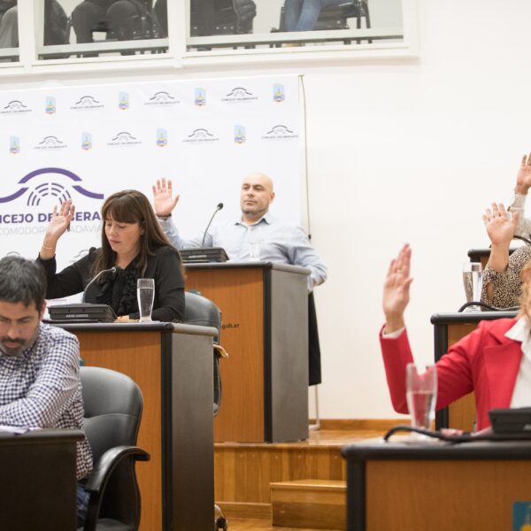 Se aprobó la regulación para salones con piscina