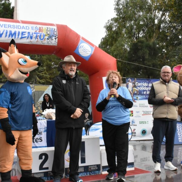 Jorge Mérida y Claudia Arbe ganaron la 10° edición de la Corrida Universitaria