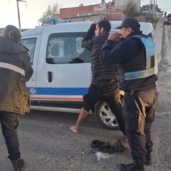 Intentó robar un auto y lo detuvieron con marihuana