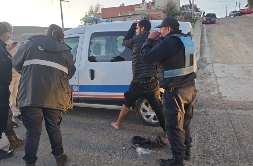 Intentó robar un auto y lo detuvieron con marihuana