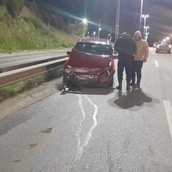 Perdió el control del auto y chocó contra el guardarrail en Ruta 3