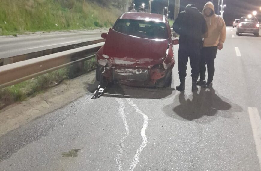 Perdió el control del auto y chocó contra el guardarrail en Ruta 3