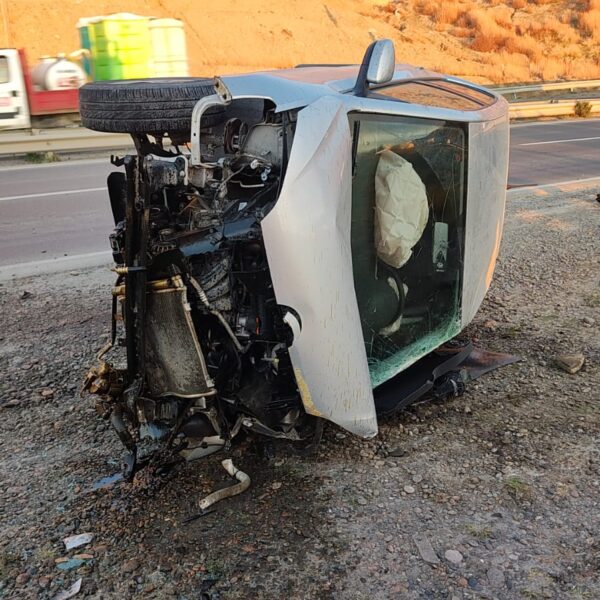 Vuelco: Conductor con lesiones y vehículo retenido por falta de papeles