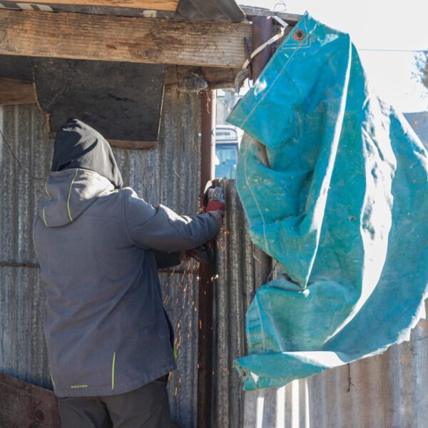 Sacaron una “garita” precaria del boulevard de Av. Polonia