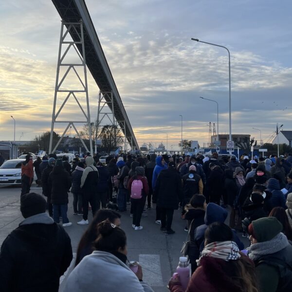 Fracasa la mesa de diálogo por el conflicto pesquero en Chubut: gremios se levantaron tras la ausencia del gobernador Torres