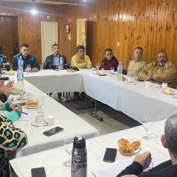 Vecinalistas de Km8 se reunieron con autoridades por temas claves