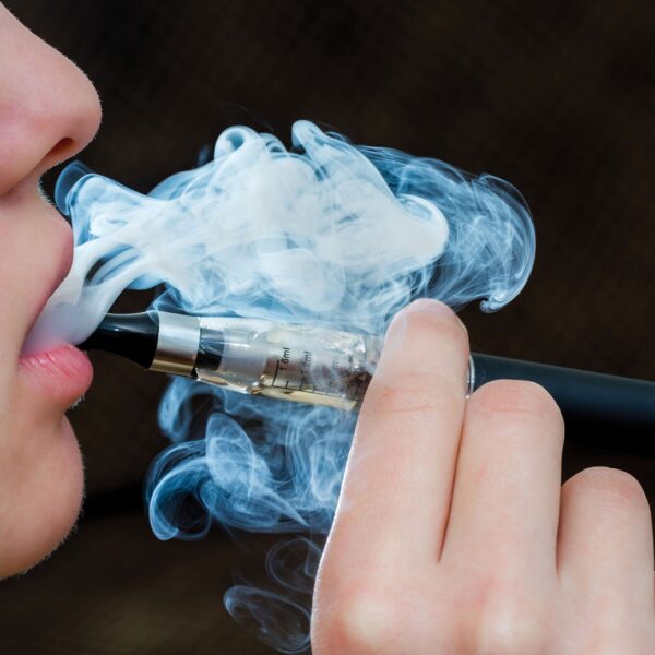 Vapeo en Argentina: crece el consumo adolescente y aumentan las alertas por su impacto en la salud