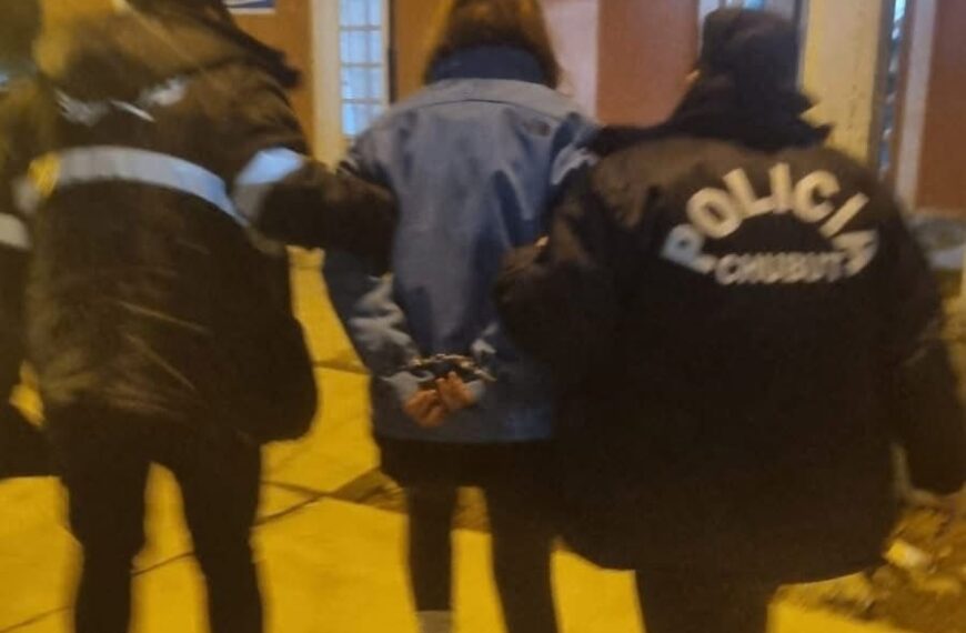 Intento de robo en una remisería: detienen a una mujer con un celular sustraído y herramientas sin identificar