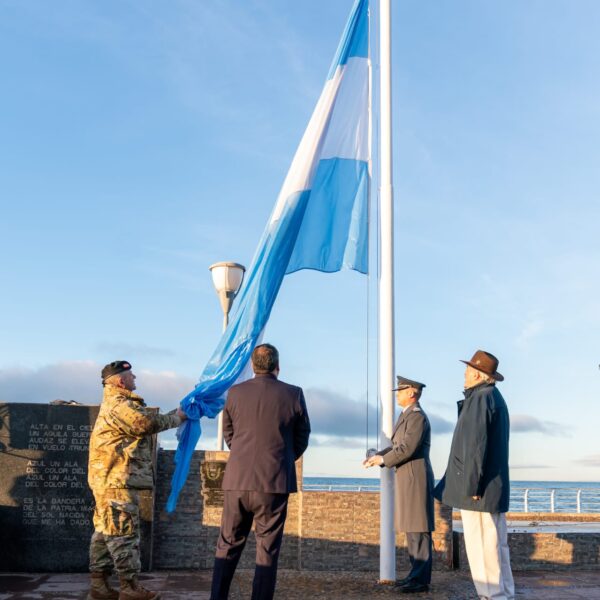 Othar encabezó el acto por el Día de la Bandera y recordó a Belgrano como “un hombre íntegro”