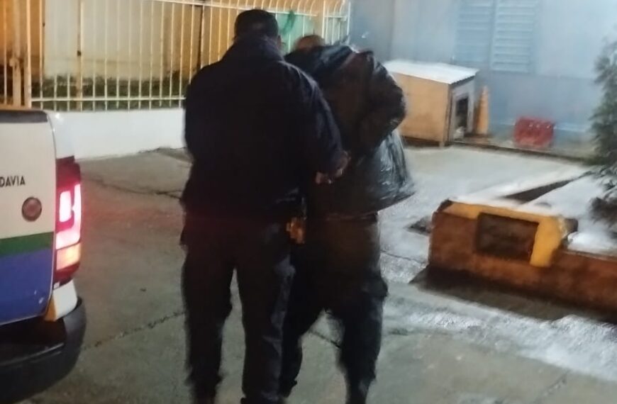 Intentó robar una mochila y lo detuvieron