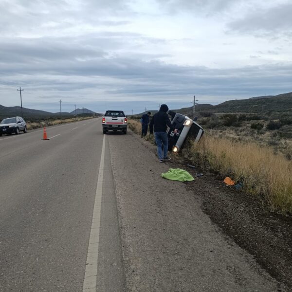 Una conductora volcó con su vehículo en cercanías de Diadema
