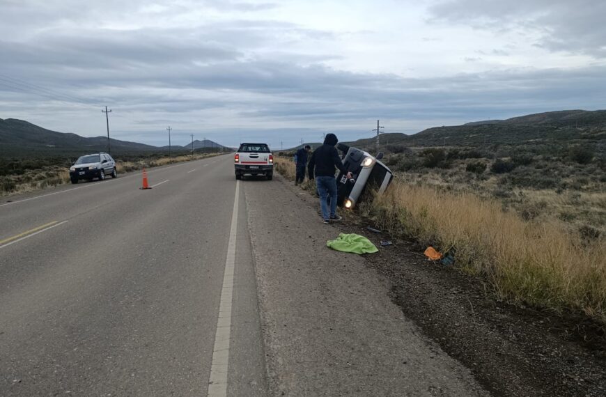 Una conductora volcó con su vehículo en cercanías de Diadema