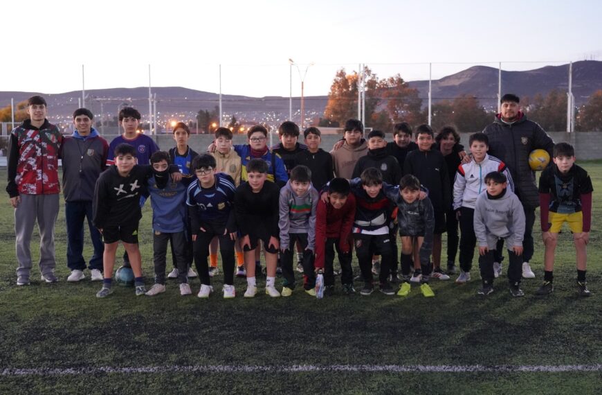 Portugués inauguró su cancha de…
