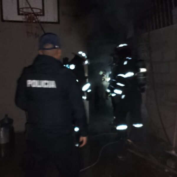 Una mujer logró contener un incendio en su vivienda