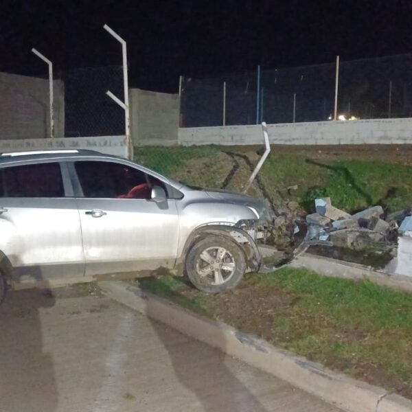 Menor de edad chocó contra el paredón del Club Deportivo Tiro Federal