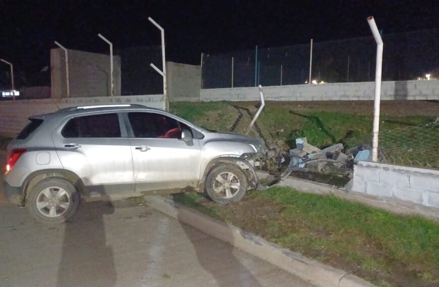 Menor de edad chocó contra el paredón del Club Deportivo Tiro Federal