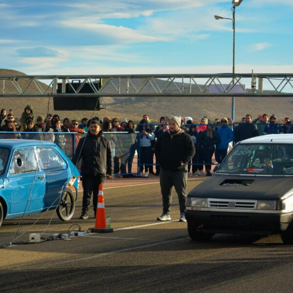 Más de 140 autos de picadas compiten en el autódromo de Comodoro