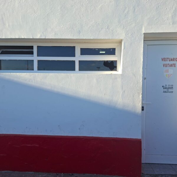 Disturbios tras un partido: dos detenidos por daños en Deportivo Roca