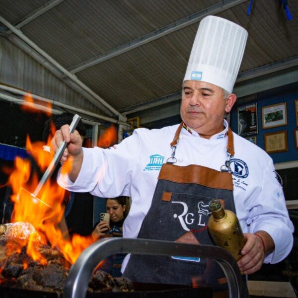 Roberto Luna representará a Comodoro en el Congreso Gastronómico FELAMS 2025