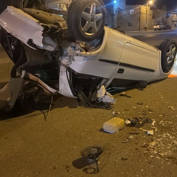 Vuelco sin heridos en la Av. Nahuel Huapi