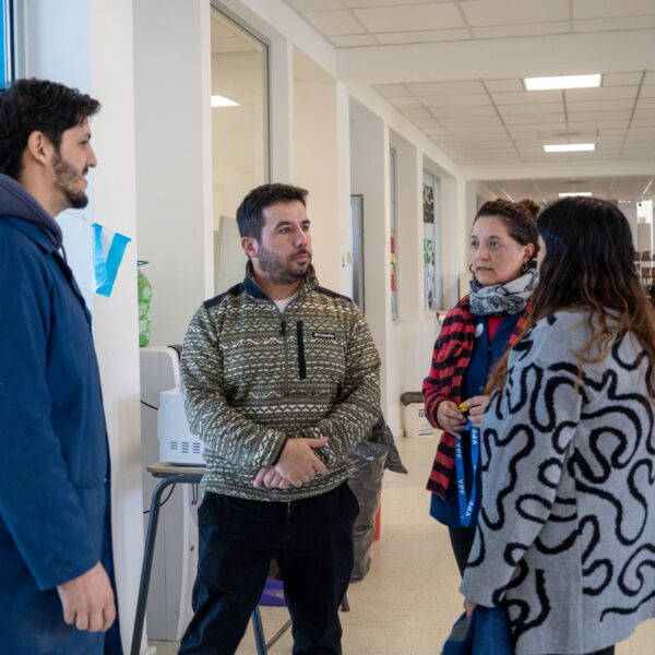 Infraestructura municipal se reunió con autoridades del Biología Marina para analizar la obra de la captación de agua de mar