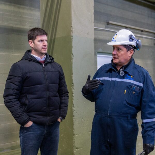 El intendente Othar Macharashvili visitó la planta de reciclaje de caucho en Caleta Olivia
