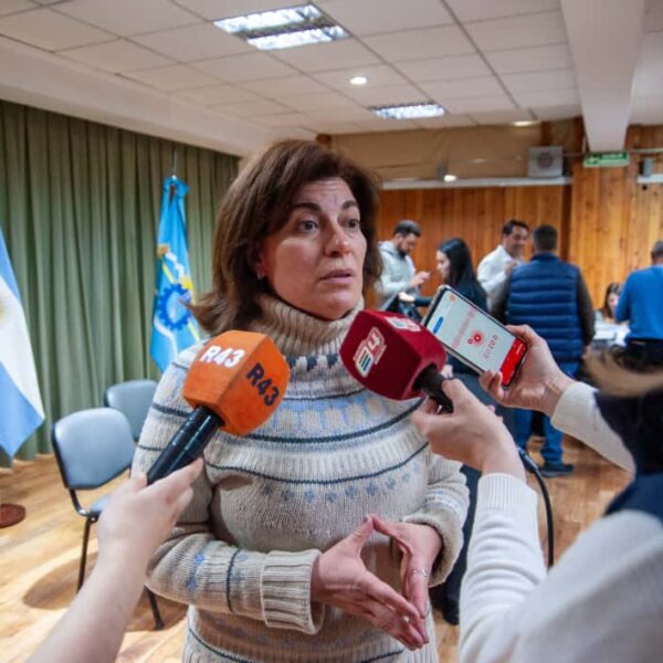 Ana Clara Romero celebró el puntapié inicial de la repavimentación de la Ruta 40