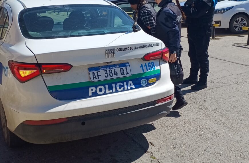 Dos personas con pedido de…