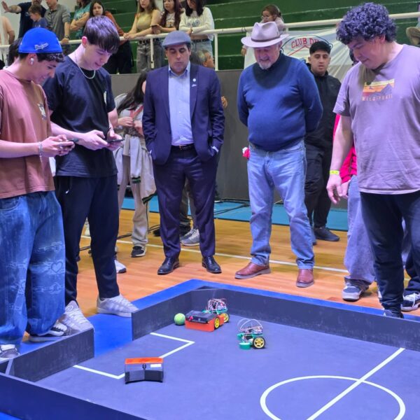 Más de 200 jóvenes fueron protagonistas en el Campeonato Nacional de Robótica