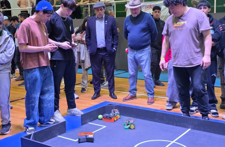 Más de 200 jóvenes fueron protagonistas en el Campeonato Nacional de Robótica